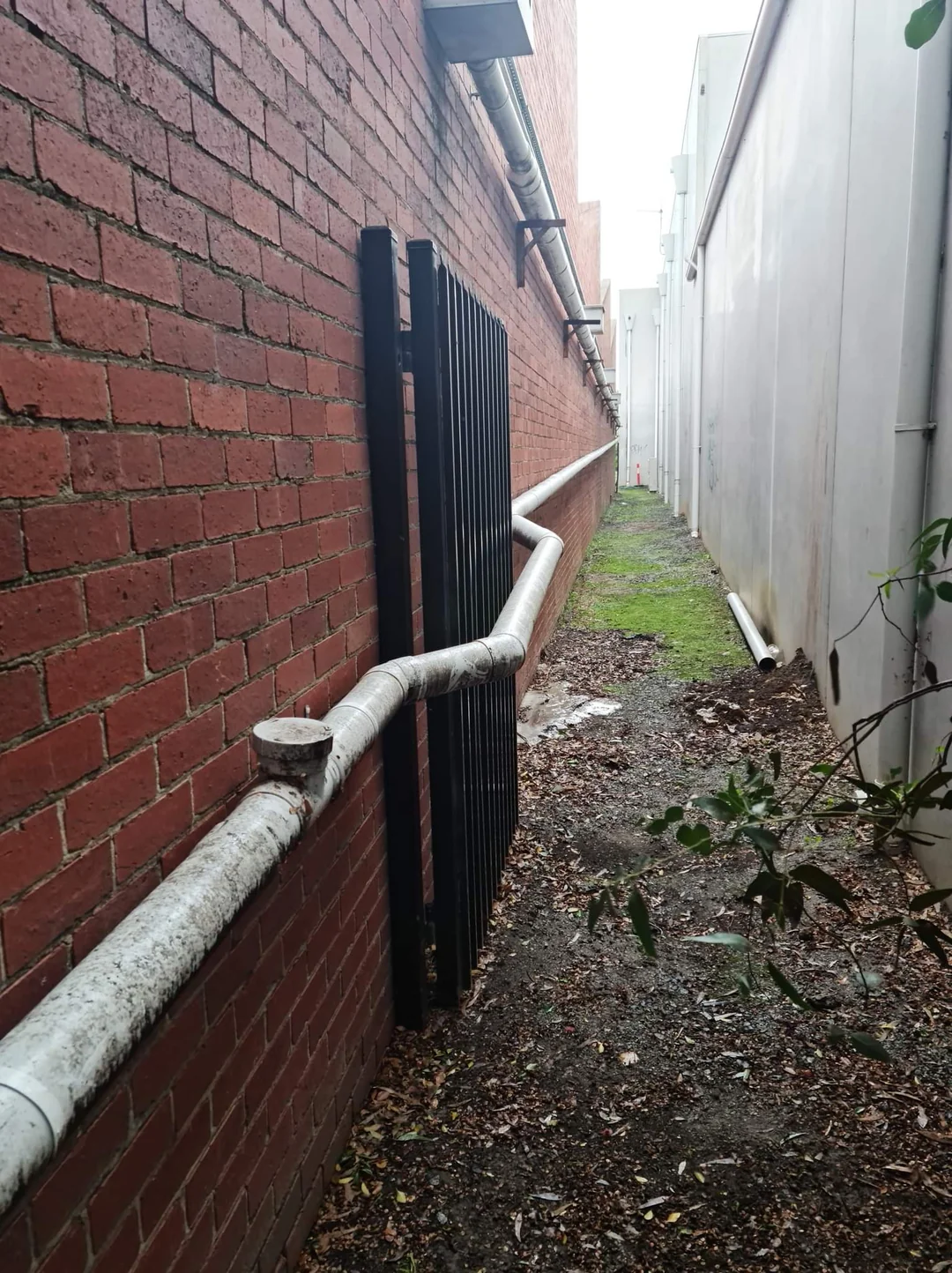 45 "Not My Job" Moments That Shows The Heights Of Laziness 42 Not my job to keep the gate working while installing drainage...