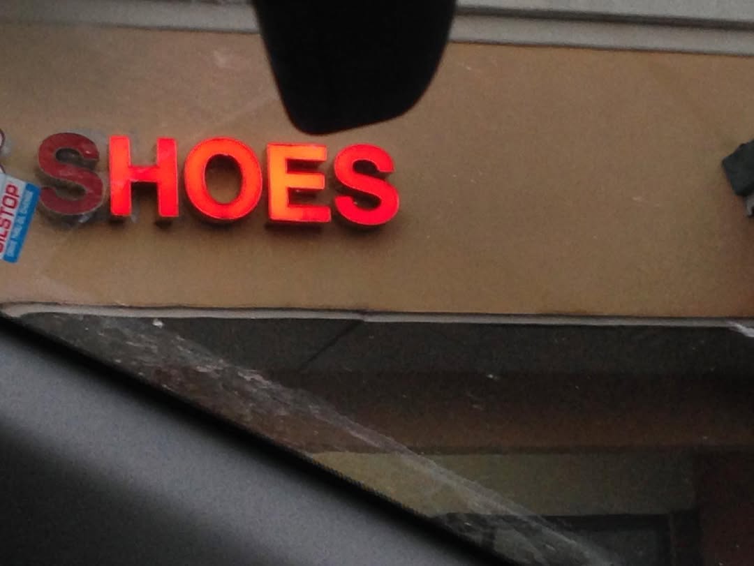 35 Neon Sign Fails That Light Up the Night for All the Wrong Reasons 37 Shoes