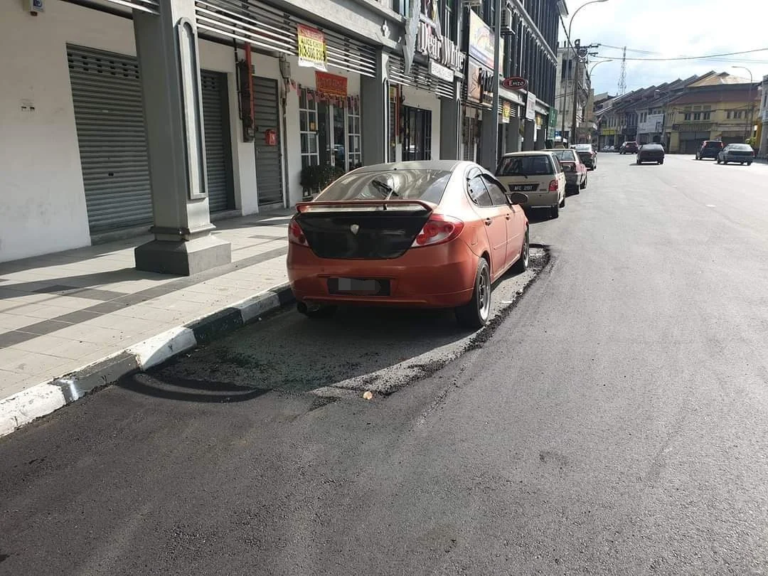 45 "Not My Job" Moments That Shows The Heights Of Laziness 44 Should we tow the car boss_ Not our job, leave it..