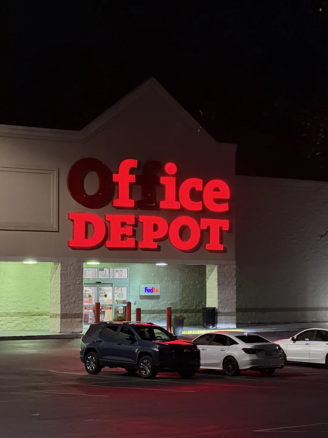 35 Neon Sign Fails That Light Up the Night for All the Wrong Reasons 35 f ice depot