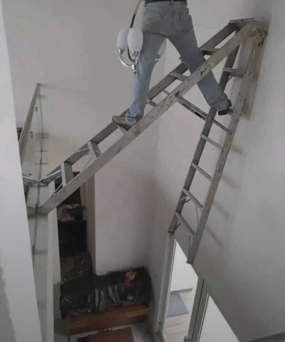 "OSHA Violation But OK": 30 Risky Acts of Workplace Safety Defiance 28 Always use a ladder when working at height