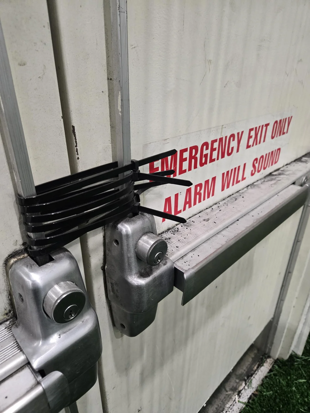 "OSHA Violation But OK": 30 Risky Acts of Workplace Safety Defiance 29 Don't need to worry about the alarm sounding