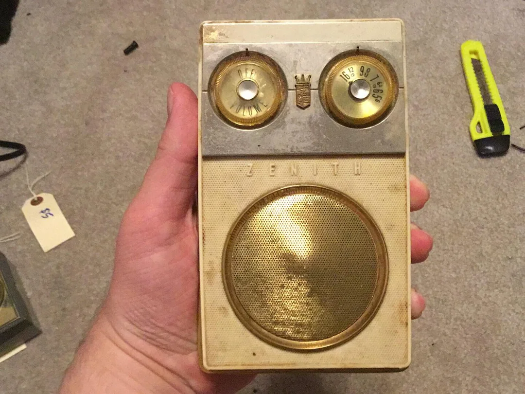 20 Images from the 1950s That Will Make You Miss a Time You Never Lived In 6 Got this 50s pocket transistor radio. It still works! I paid 2.50 for it.