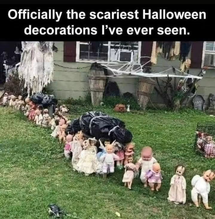 45 Spooky Halloween Memes That’ll Make You Scream & Laugh 43 scariest halloween decor