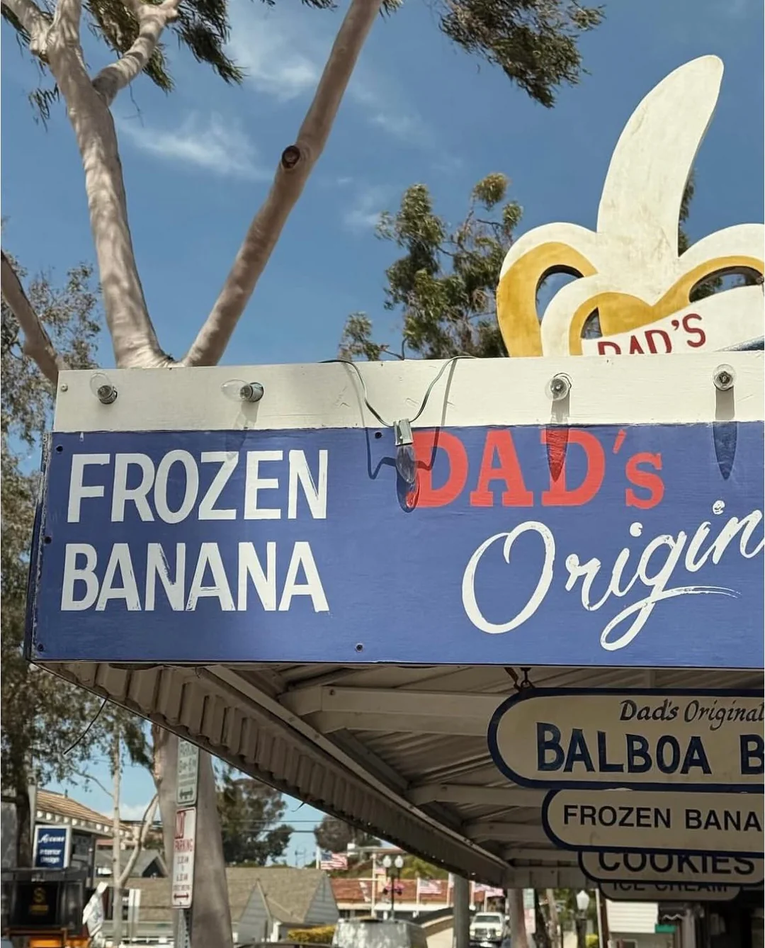 20 Signs That Turned English Into an Extreme Puzzle 7 FROZEN DAD’S BANANA