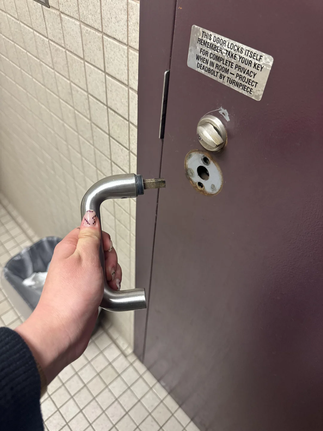 20 Funny Unfortunate Fails That Started Bad and Somehow Got Worse 6 Got stuck in the bathroom at work