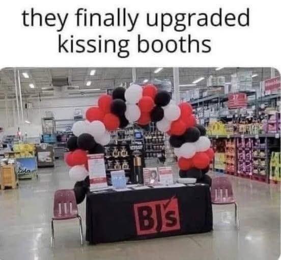 20 Memes That Sneak in a Few Naughty Jokes Between the Madness 18 Uograded kissing booths