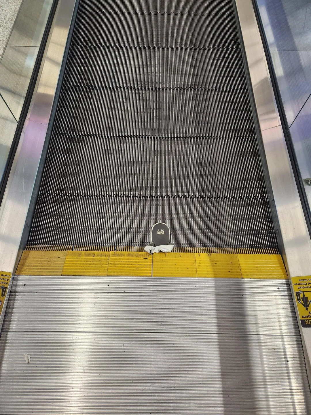 20 Funny Unfortunate Fails That Started Bad and Somehow Got Worse 19 WCGW Wearing flip flops to the airport