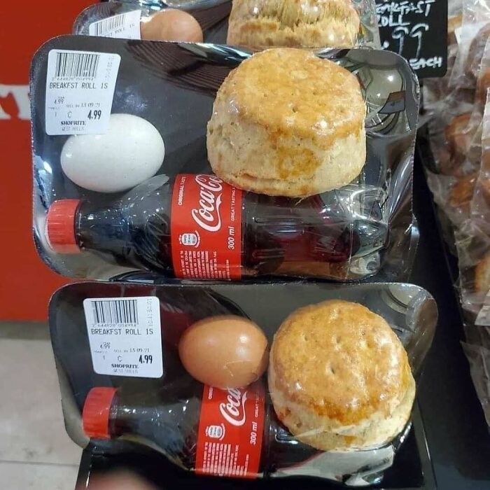 20 Cursed Photos That’ll Break Your Brain in Under 10 Seconds 3 Breakfast roll