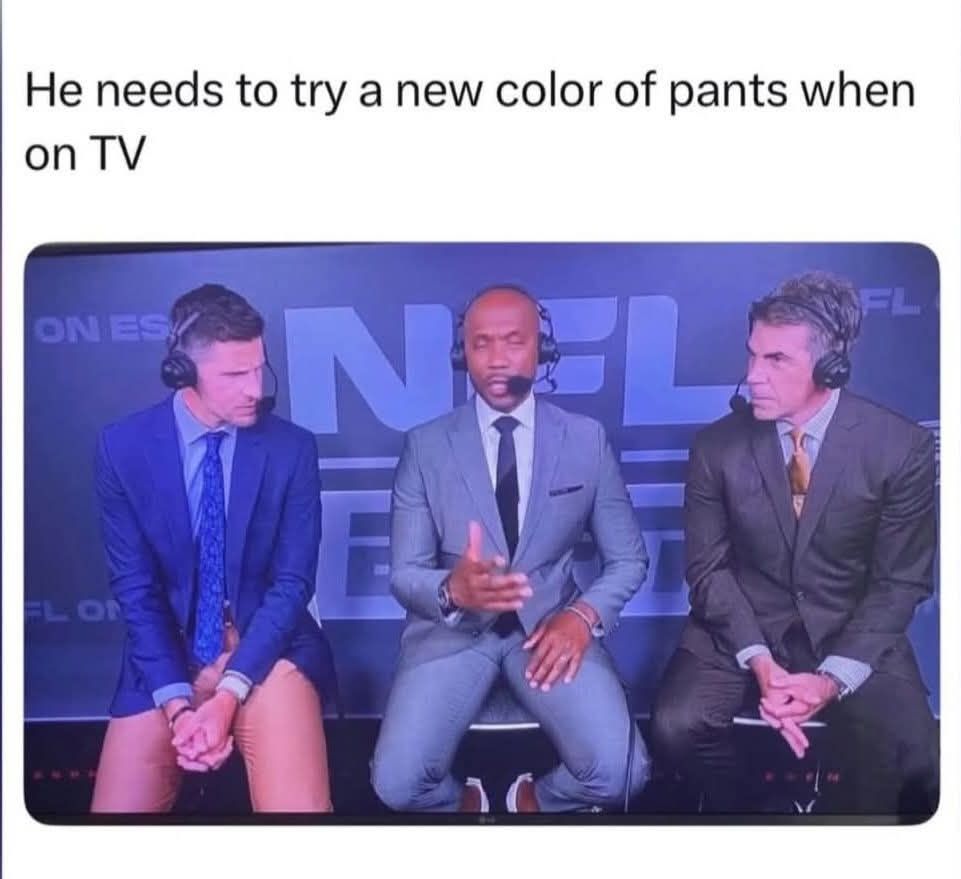 20 Memes That Are One Thought Away From Being Cancelled 9 Color of pants