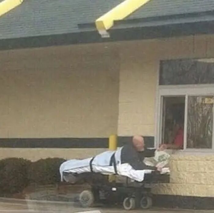 20 Cursed Photos That’ll Break Your Brain in Under 10 Seconds 8 Drive thru