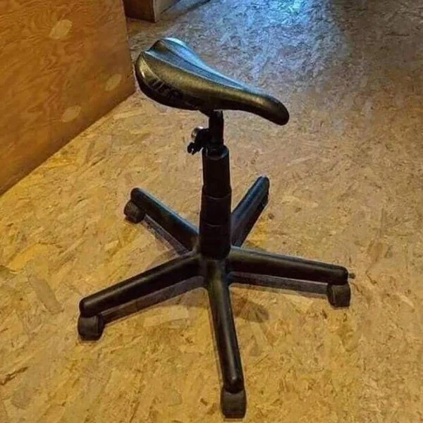 20 Funny Images That Made People Stop and Go “Hmmmmm” 12 Funny office chair