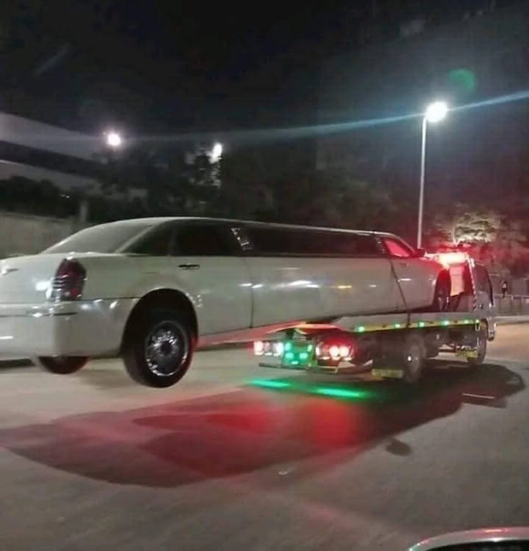 20 Funny Images That Made People Stop and Go “Hmmmmm” 17 Limo towed away