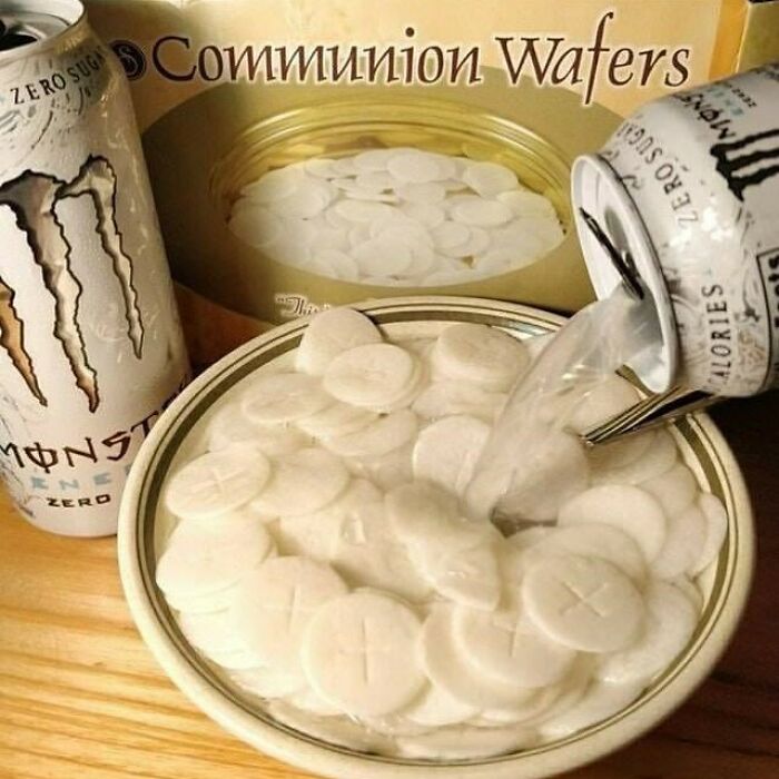 20 Cursed Photos That’ll Break Your Brain in Under 10 Seconds 16 Mommunion wager with energy drink