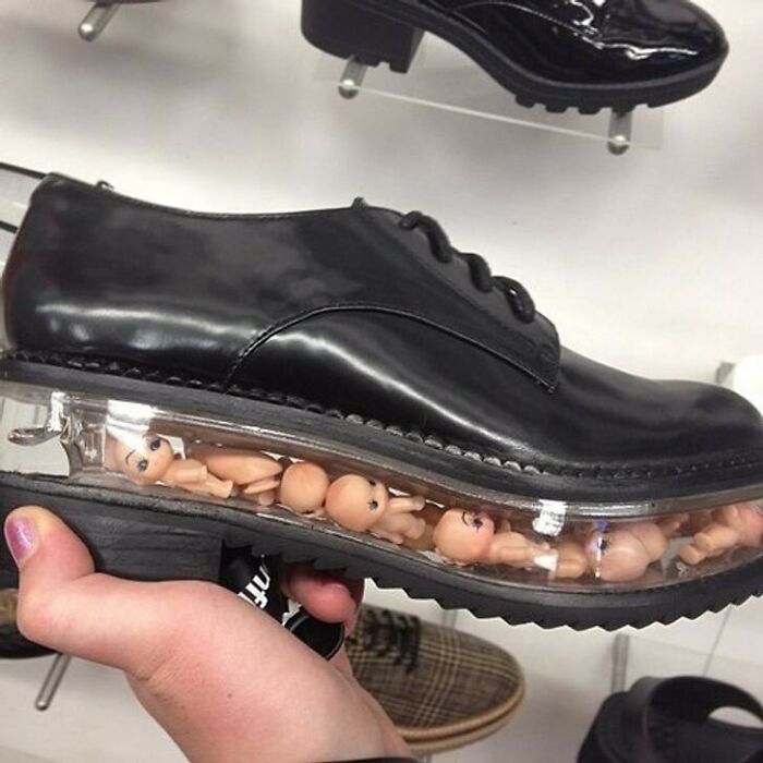20 Cursed Photos That’ll Break Your Brain in Under 10 Seconds 22 WHay type of shoe is this