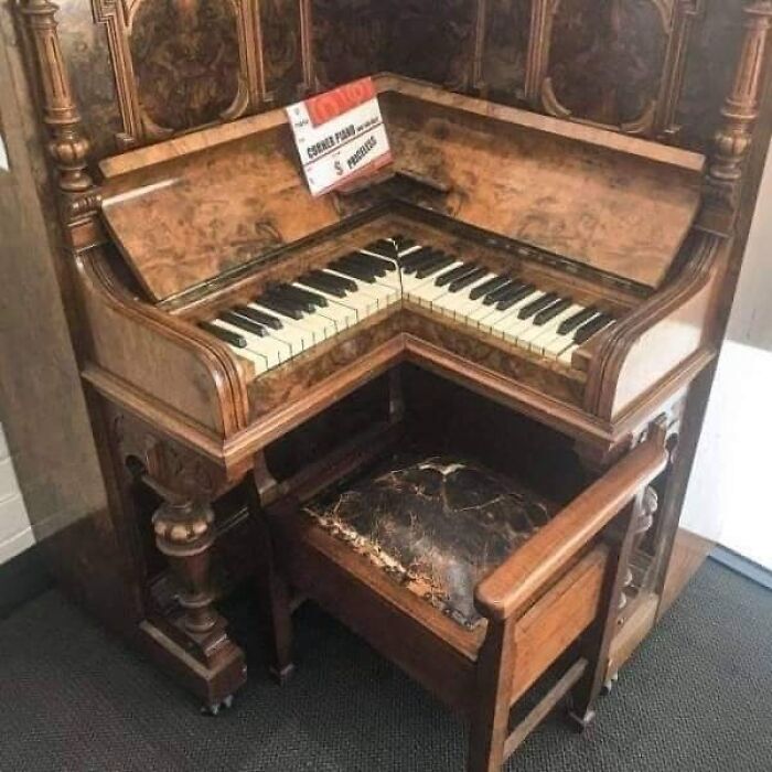 20 Cursed Photos That’ll Break Your Brain in Under 10 Seconds 4 cursed piano