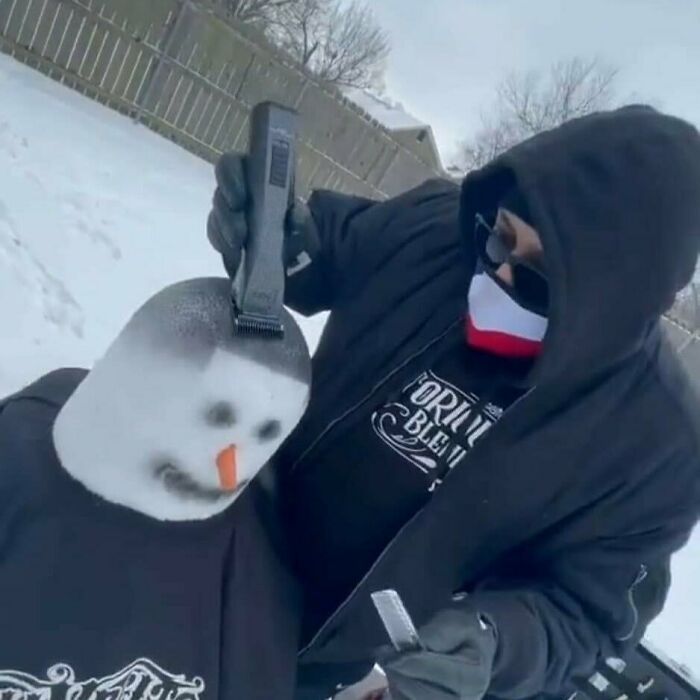 20 Cursed Photos That’ll Break Your Brain in Under 10 Seconds 14 haircut to snow man