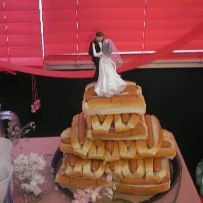 20 Cursed Photos That’ll Break Your Brain in Under 10 Seconds 20 sausgae party