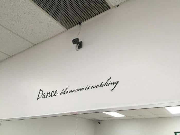 20 Unhelpful Signs That Turned Instructions Into Abstract Art 6 Dance like no one is watching