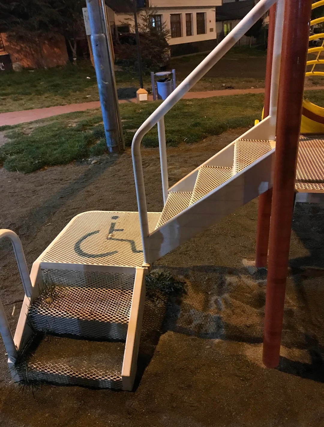 20 Playground Fails That Turned Childhood Into an Extreme Sport 9 I have so many questions