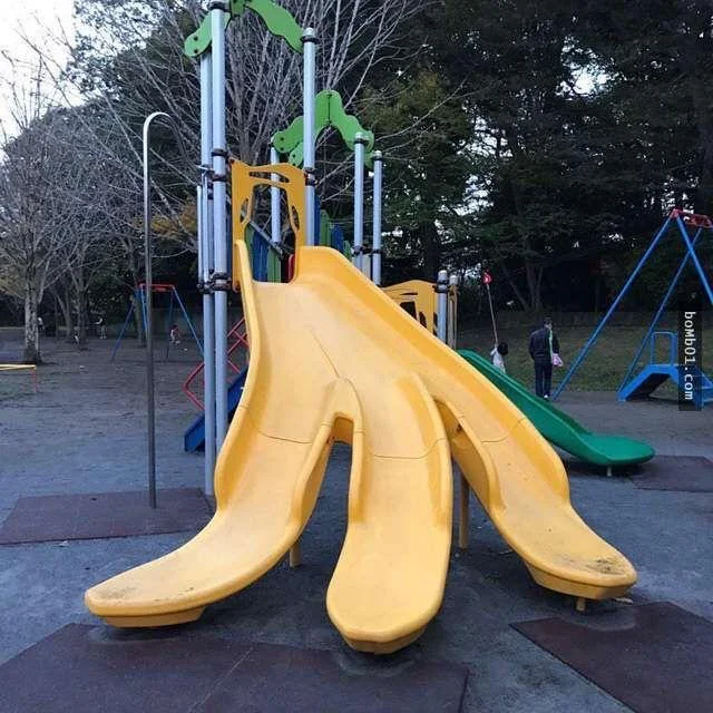 20 Playground Fails That Turned Childhood Into an Extreme Sport 13 Never split your legs when you slide down!