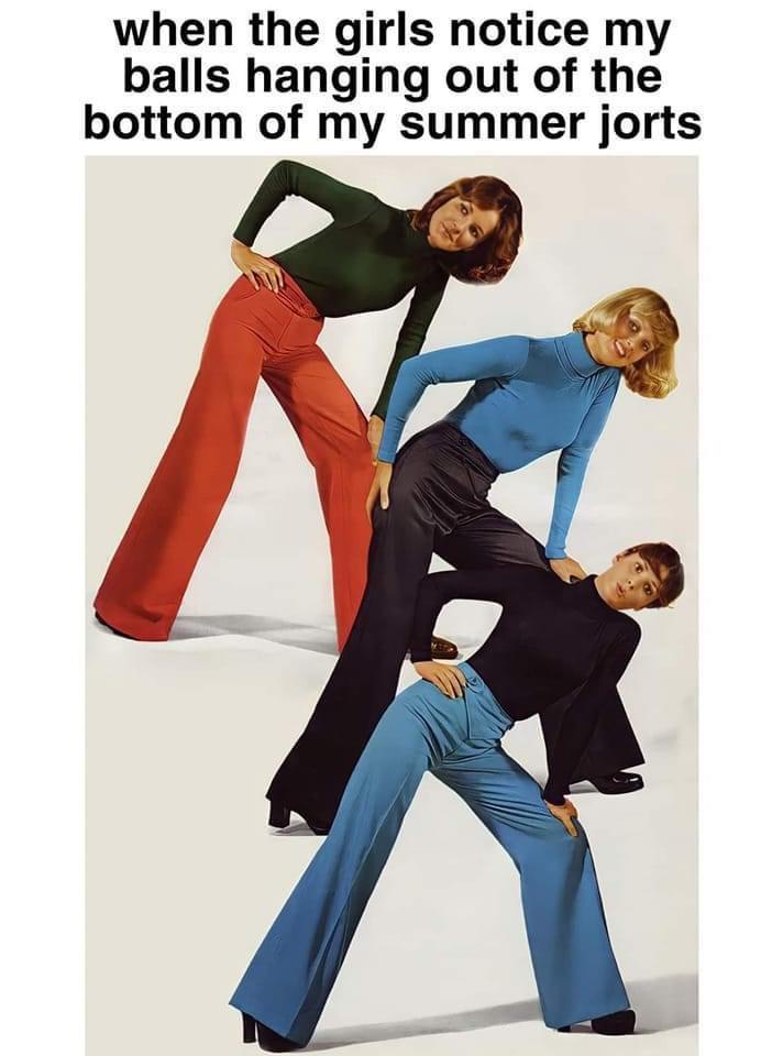 20 Memes So Utterly Deranged They Belongs In A Museum Of Unexplained Phenomena 19 When the girls notice