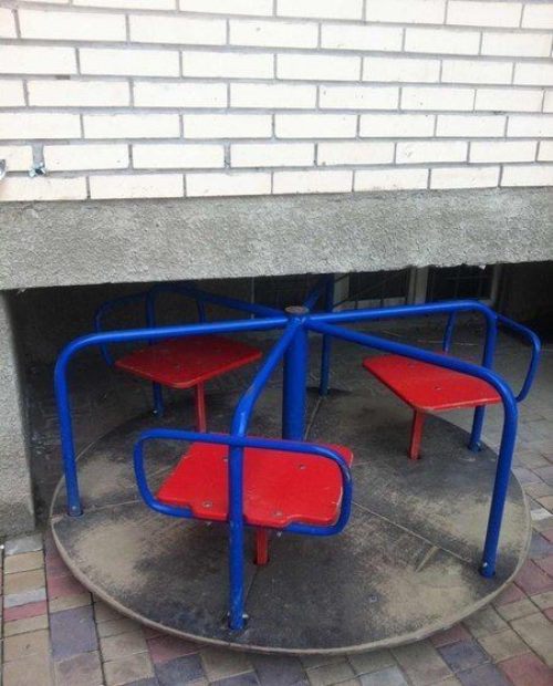 20 Playground Fails That Turned Childhood Into an Extreme Sport 22 Youre not having fun unless you get a concussion..jpeg